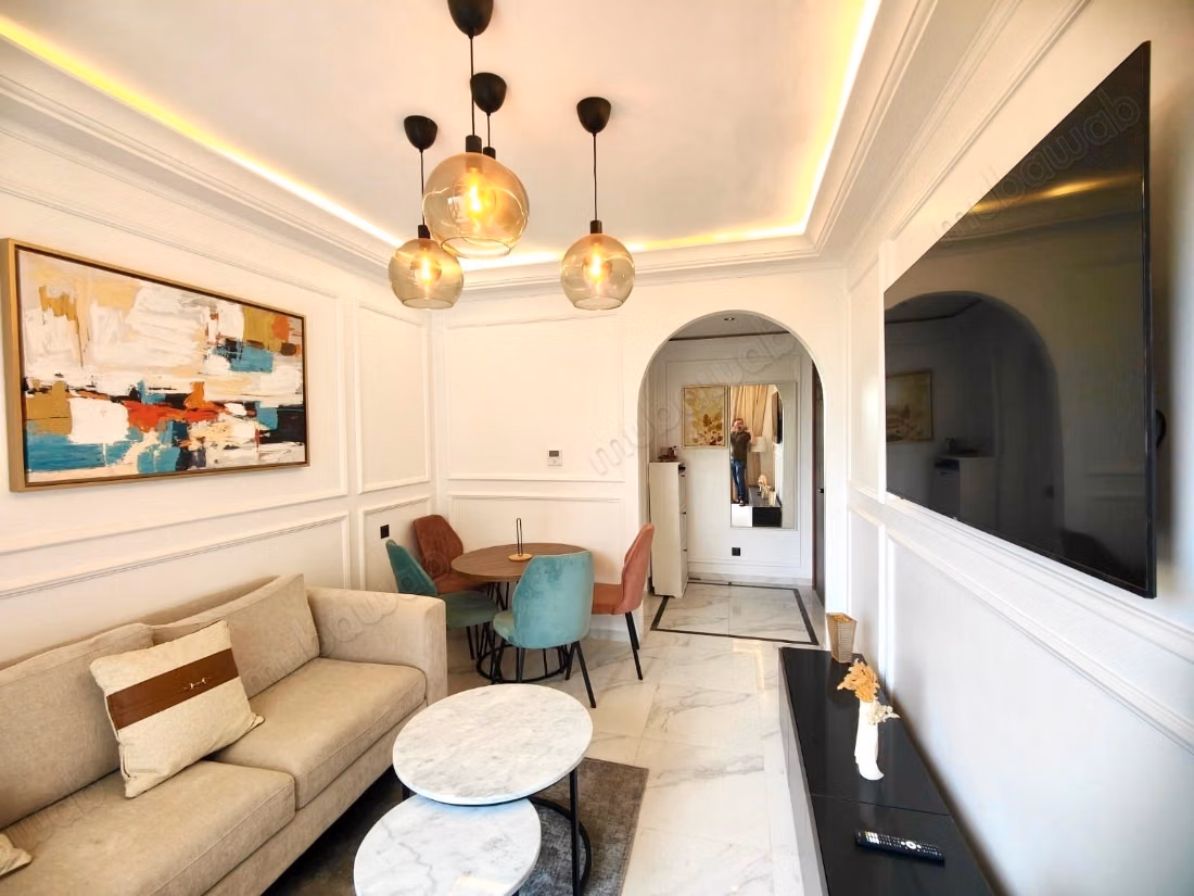 En Vente Meublé: Magnifique Appartement 3 chambres dans une résidence fermé avec piscine salle de sport et espaces verts au Cœur du Quartier Domaine D’Anfa à Casablanca