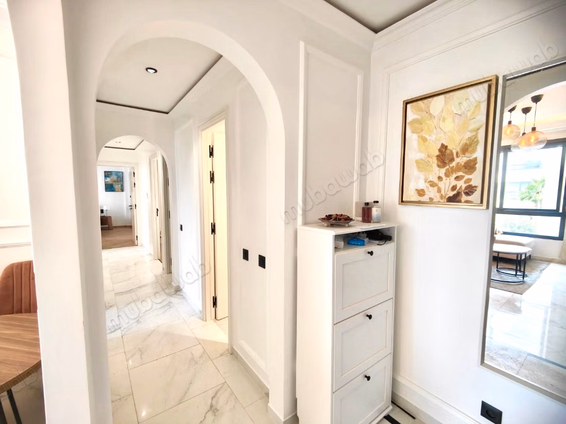 En Vente Meublé: Magnifique Appartement 3 chambres dans une résidence fermé avec piscine salle de sport et espaces verts au Cœur du Quartier Domaine D’Anfa à Casablanca — 4