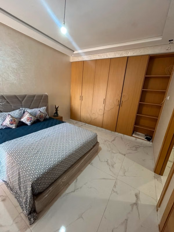 Huur dit appartement in Camp Al Ghoul. 2 mooie slaapkamers. Gemeubileerd