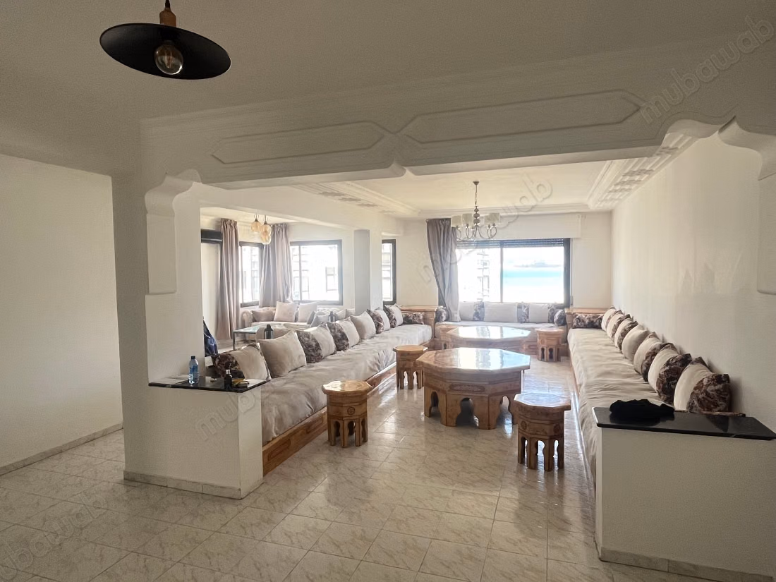Bel appartement à louer à Mozart. Superficie totale 150 m². Meublé