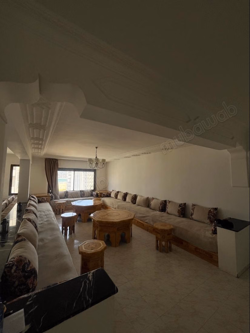 Bel appartement à louer à Mozart. Superficie totale 150 m². Meublé