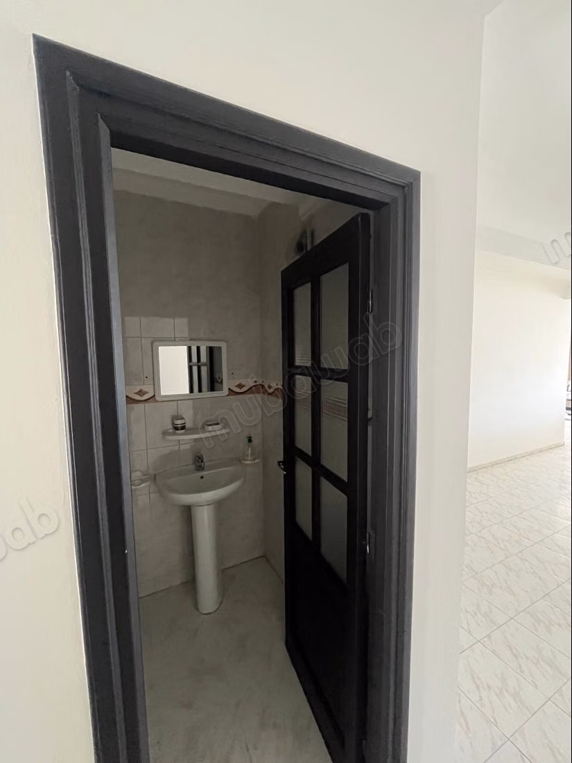 Bel appartement à louer à Mozart. Superficie totale 150 m². Meublé