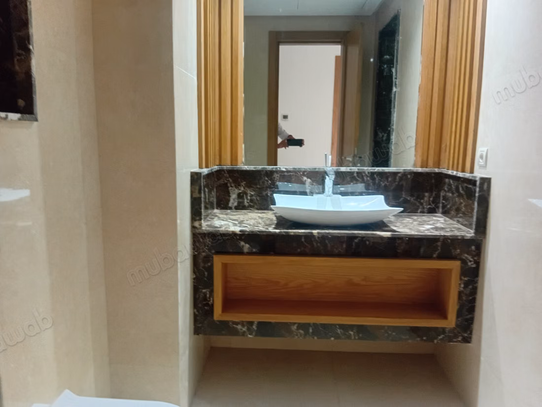 Appartement vide 320M² à Louer à CFC