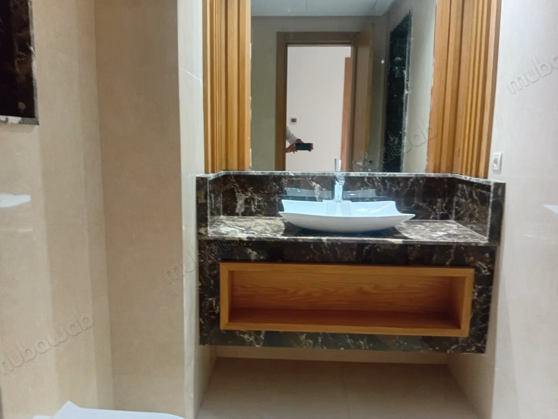 Appartement vide 320M² à Louer à CFC
