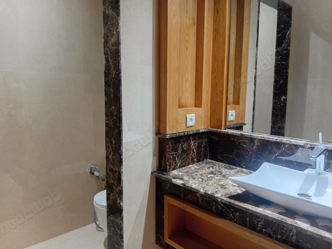 Appartement vide 320M² à Louer à CFC