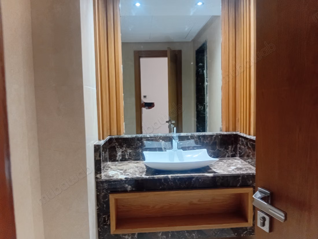 Appartement vide 320M² à Louer à CFC
