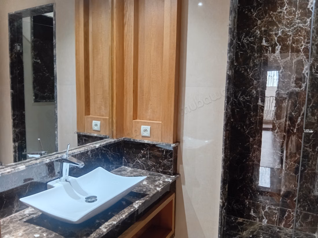 Appartement vide 320M² à Louer à CFC