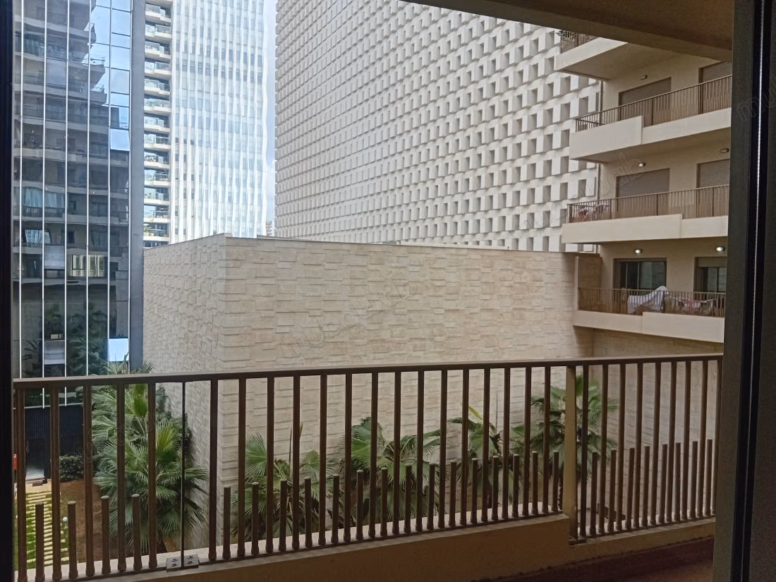 Appartement vide 320M² à Louer à CFC