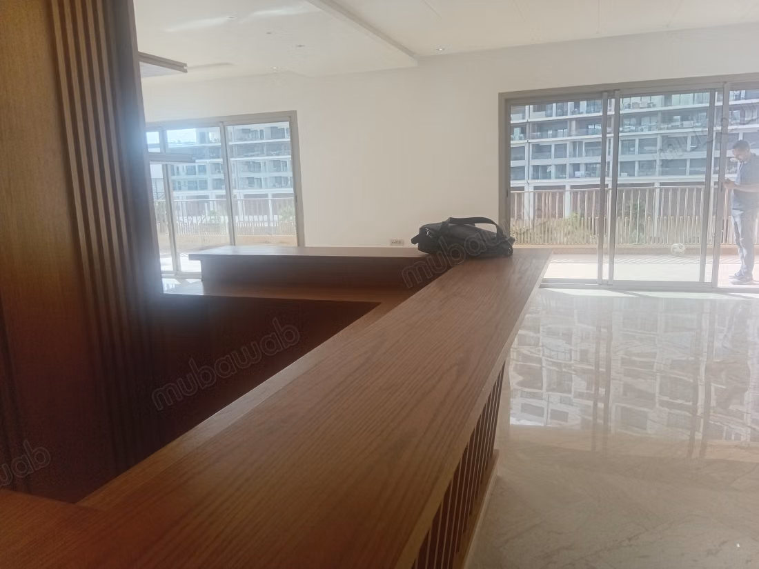 Appartement vide 320M² à Louer à CFC