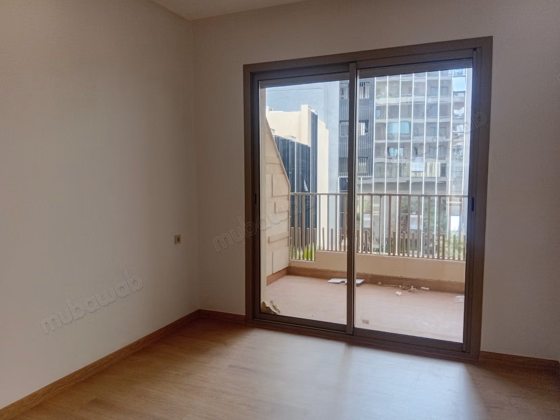 Appartement vide 320M² à Louer à CFC