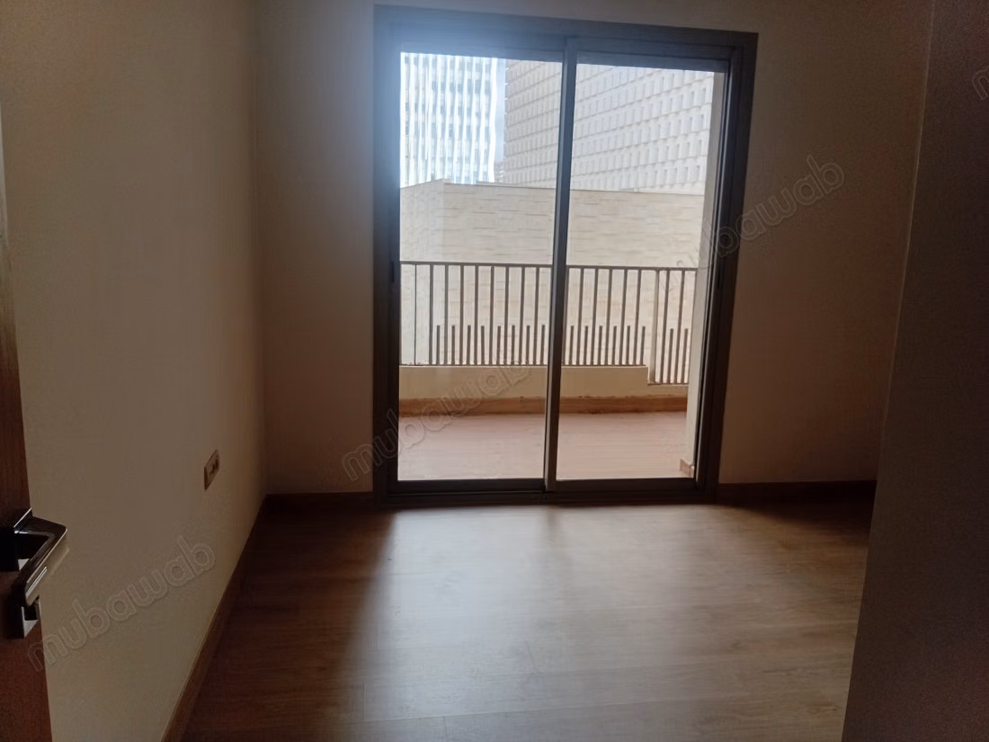 Appartement vide 320M² à Louer à CFC