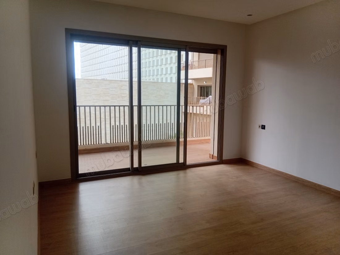 Appartement vide 320M² à Louer à CFC