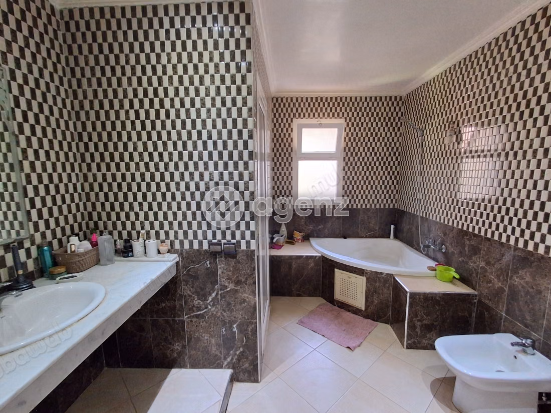 Villa à vendre 153 m², 4 chambres Maghreb Al Arabi Skhirate Témara