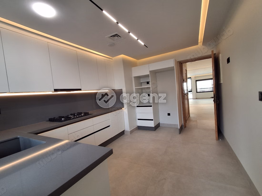 Appartement à louer 170 m², 3 chambres Racine Casablanca