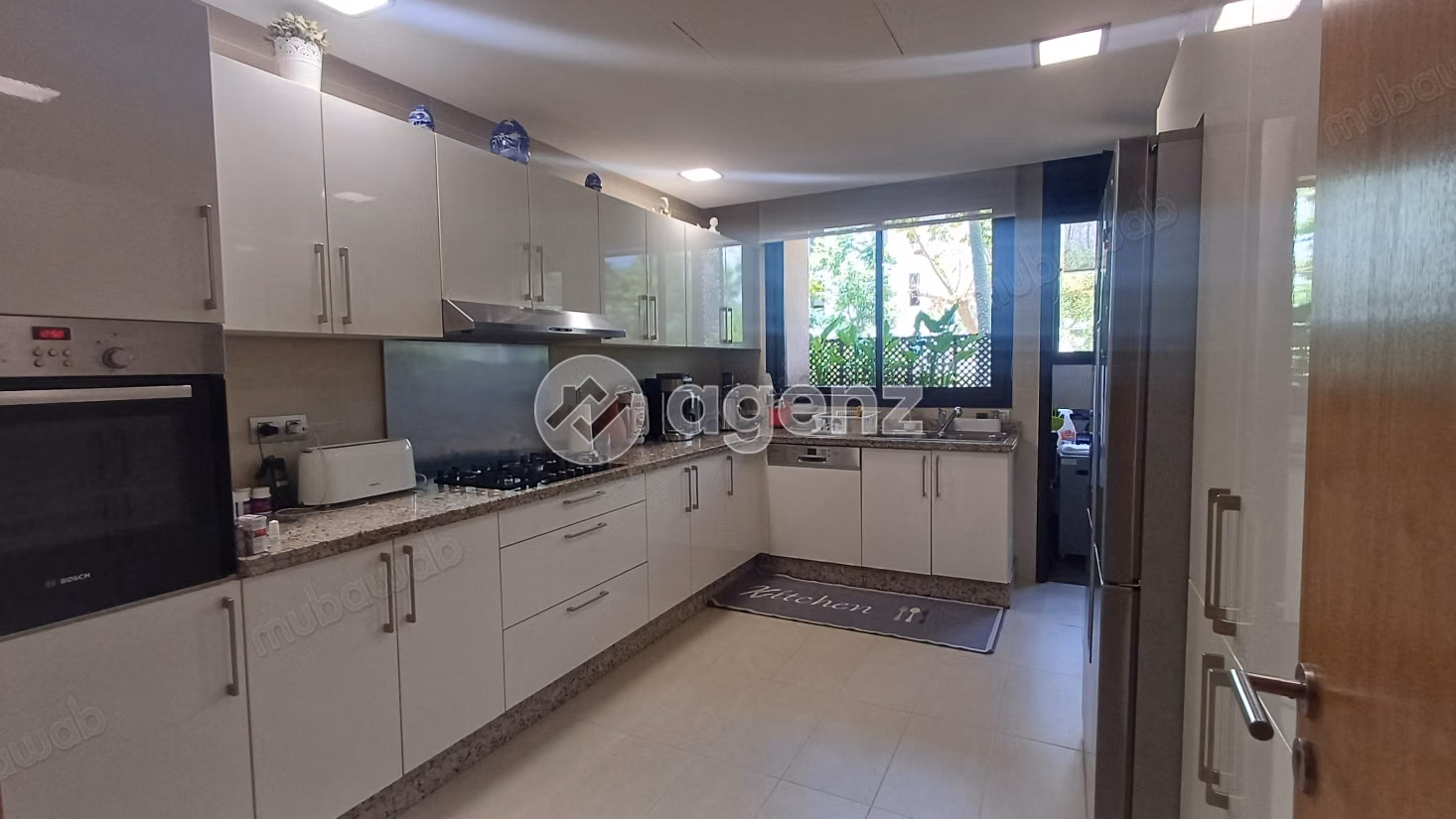 Appartement à vendre 322 m², 3 chambres 
Souissi Rabat — 2