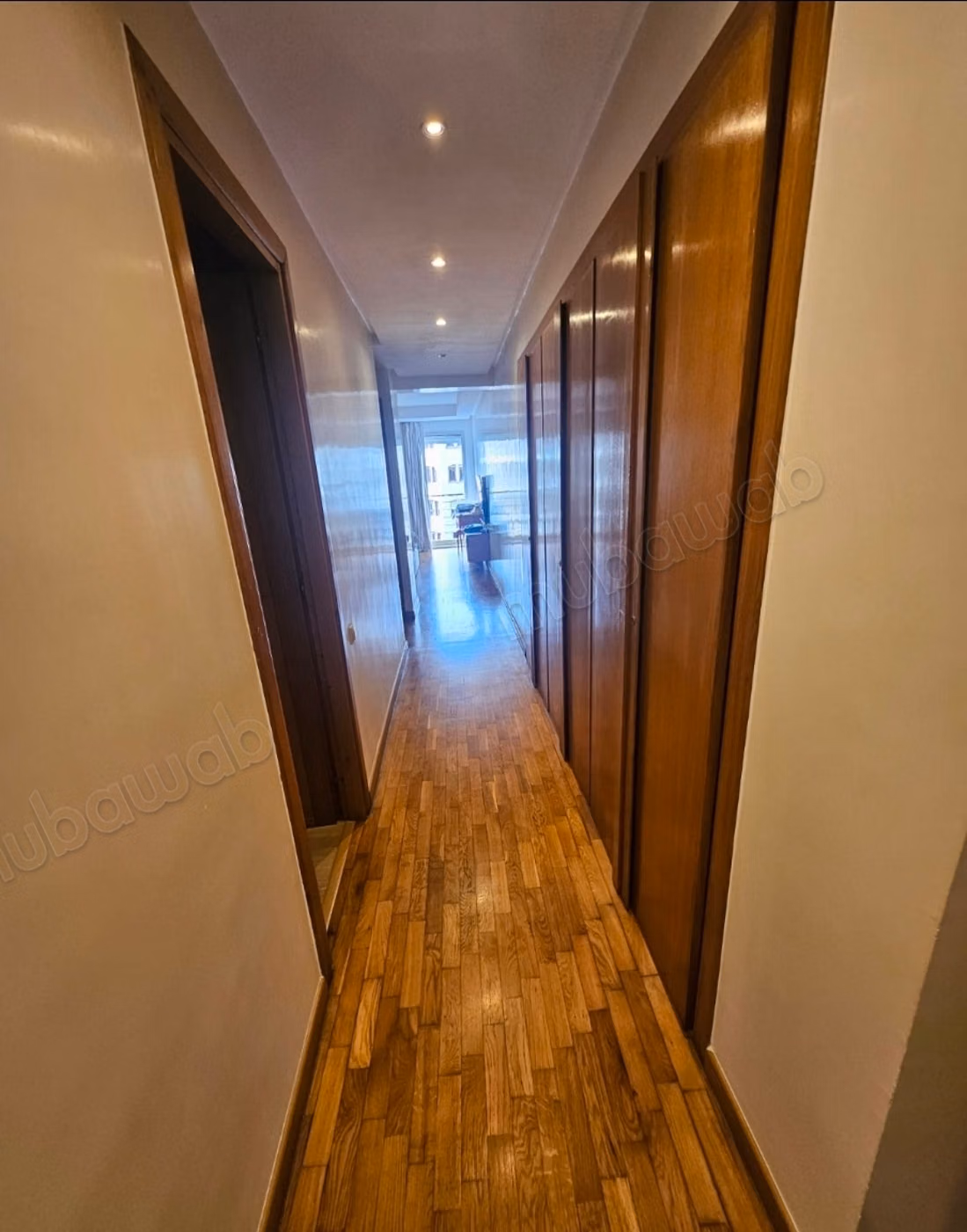 Very nice 4-bedroom apartment for rent in the Golden Triangle. Total area 262 m². Secured residence