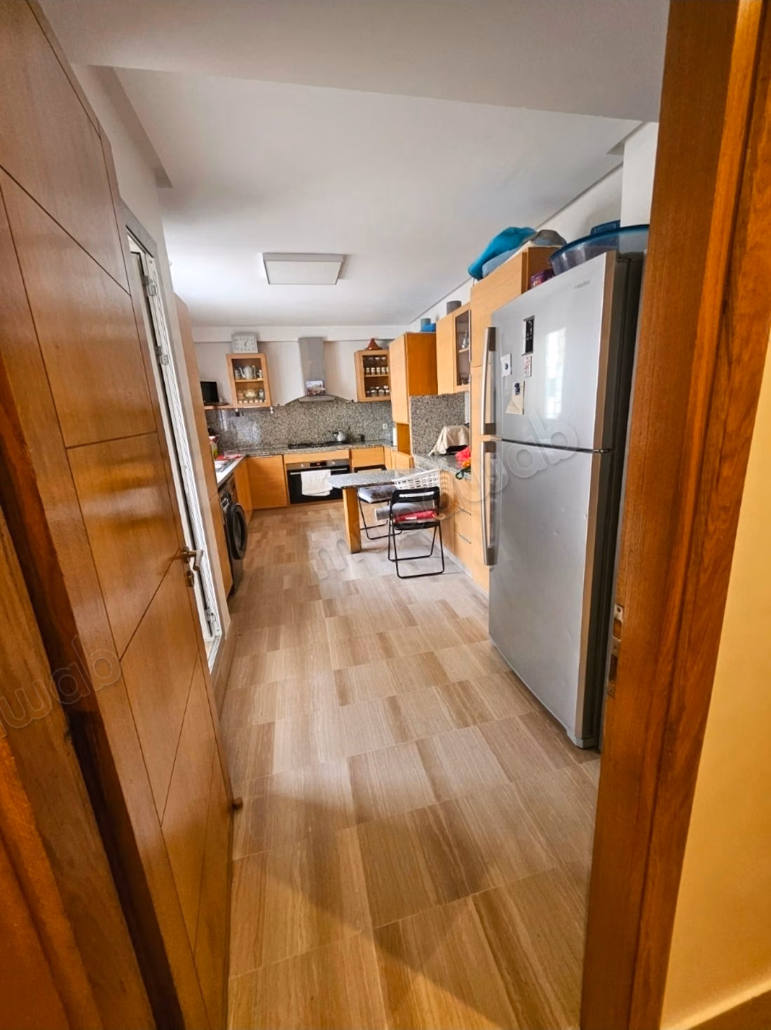 Very nice 4-bedroom apartment for rent in the Golden Triangle. Total area 262 m². Secured residence