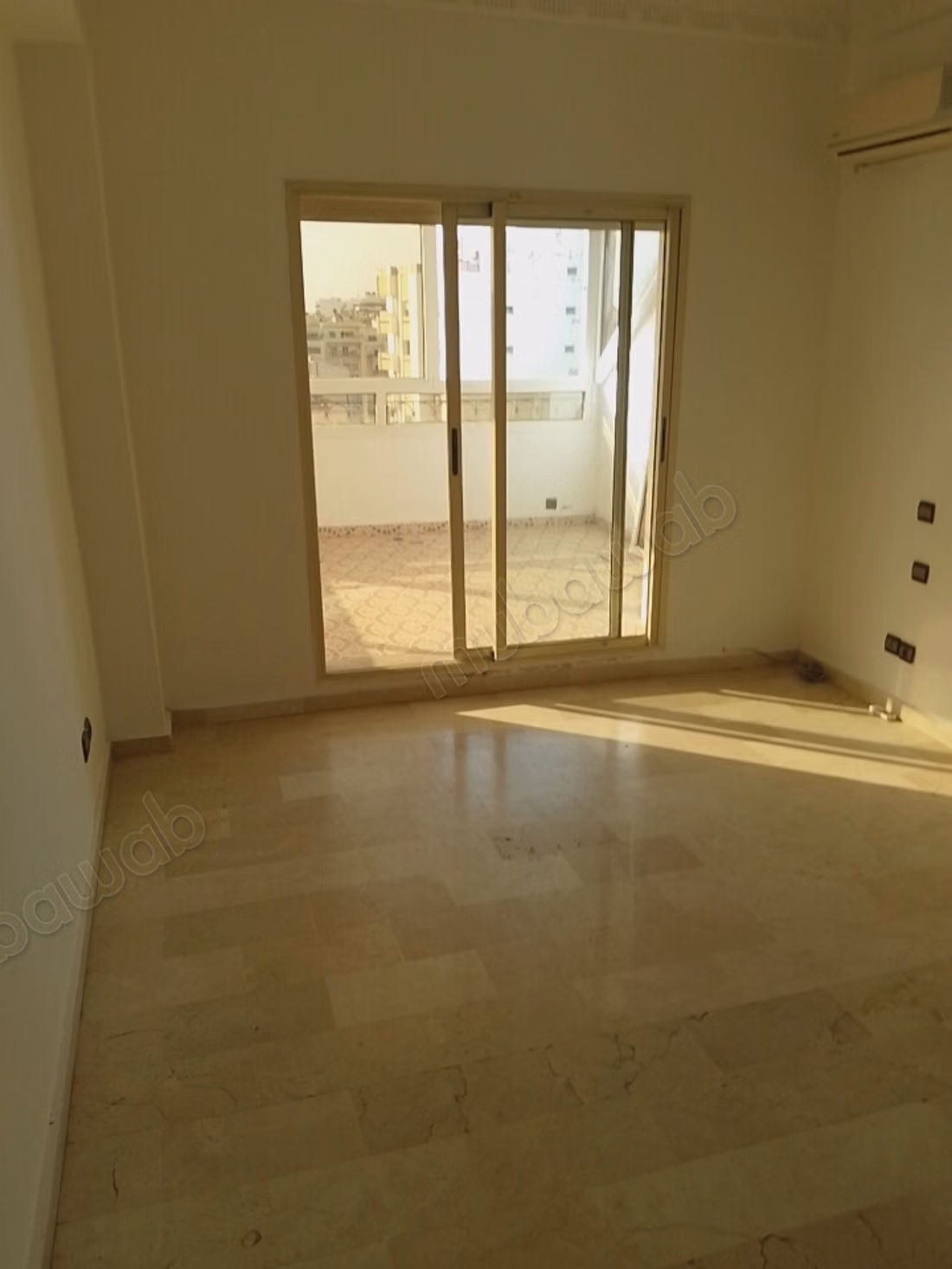 Appartamento in affitto a Gauthier. Superficie di 170 m². Vetrocamera e riscaldamento centrale