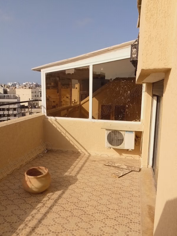 Appartement à louer à Gauthier. 
Surface de 170 m². 
Double vitrage et chauffage central