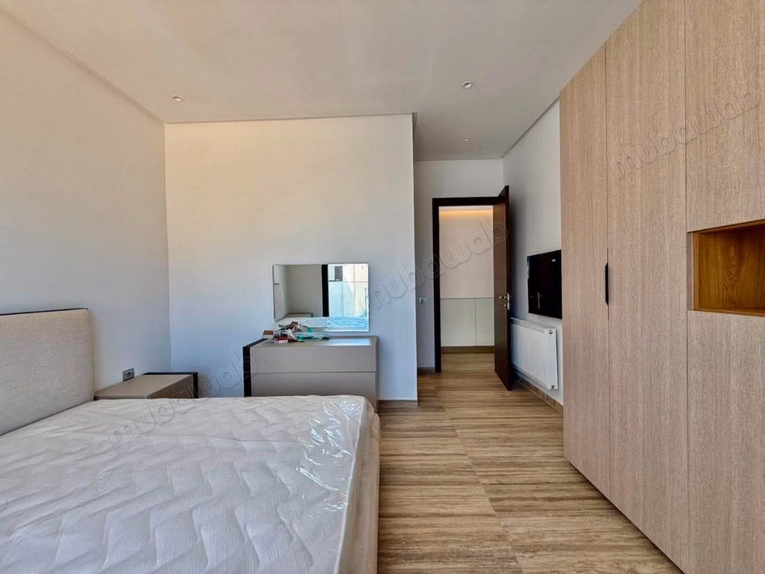 Villa arredata con piscina e vista mare