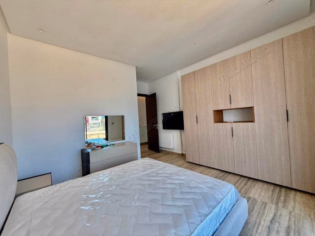Villa arredata con piscina e vista mare