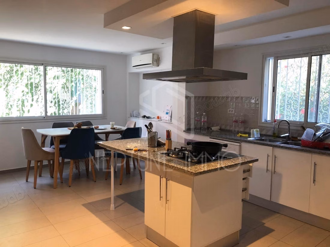 Villa con piscina a Cartagine
