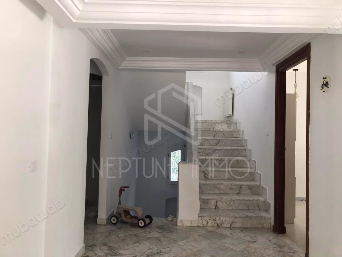 Villa con piscina a Cartagine
