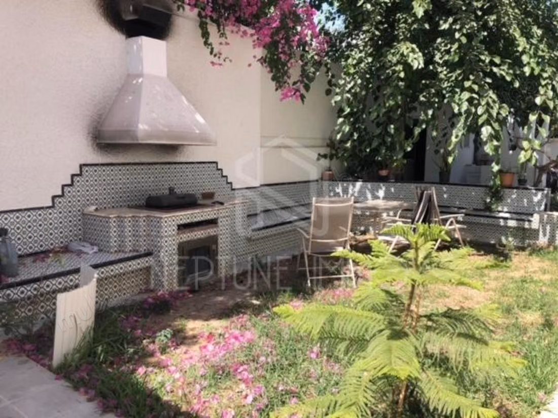 Villa con piscina a Cartagine