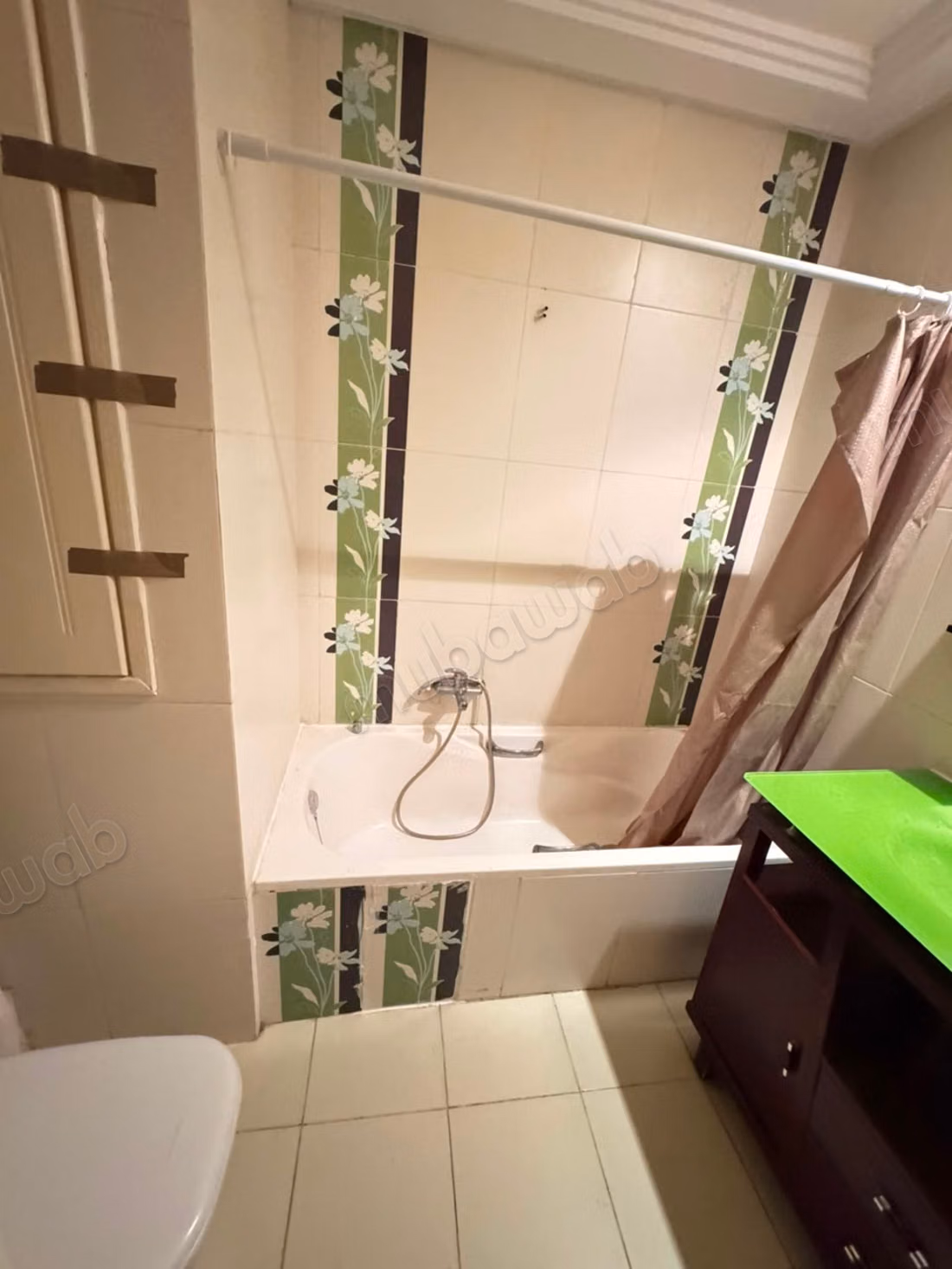  À LOUER – S1, CITÉ WAHAT  Cité Wahat – L’Aouina  Loyer: 900 DT/mois  Cuisine indépendante ️ Salon lumineux ️ Une chambre à coucher  Salle de bain  Contact / WhatsApp: 51 262 715