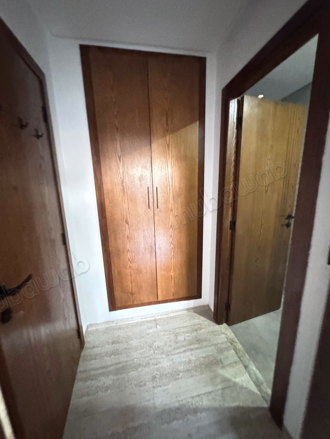  À LOUER – S2 HAUT STANDING – CITÉ WAHAT  Cité Wahat ️ S2 avec suite parentale  Appartement haut standing  Place de parking incluse  1 400 DT/mois – syndic inclus  Contact / WhatsApp: 51 262 715