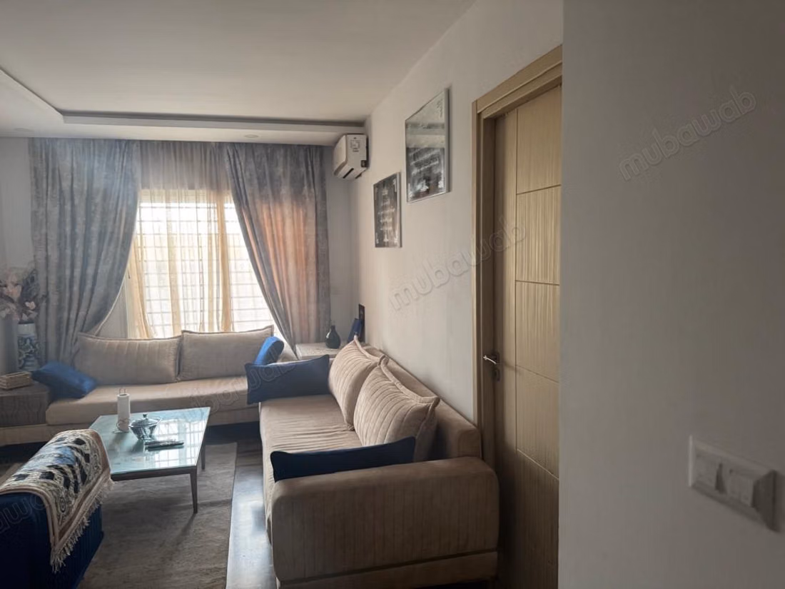 Apartment for sale in the center of Ariana. 2 comfortable rooms. Central heating.