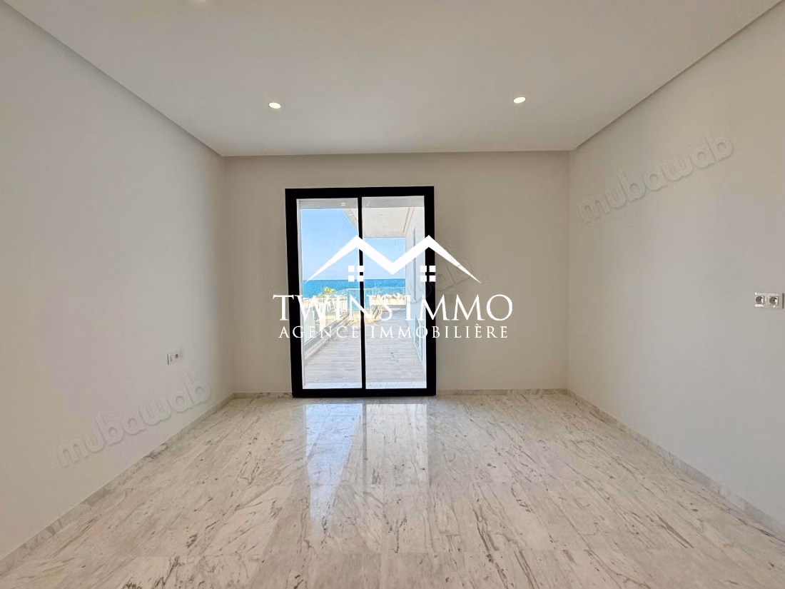 Triplex jumelé de prestige avec piscine & vue mer