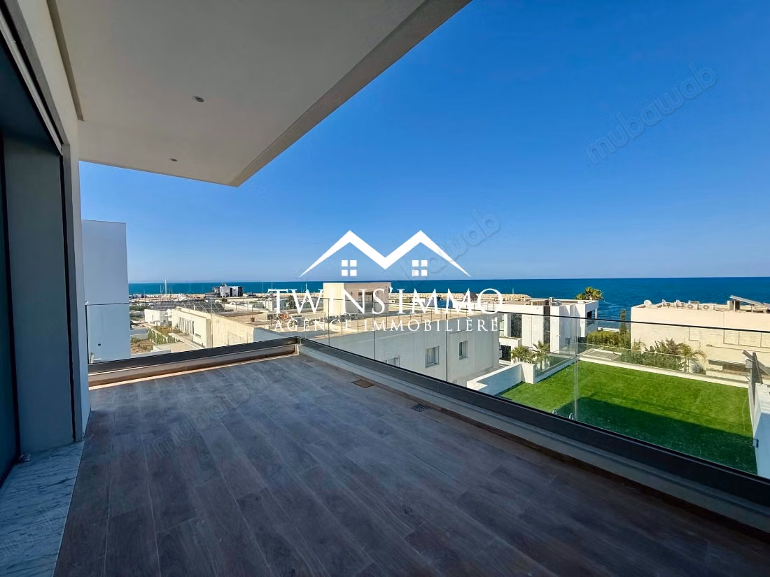 Triplex jumelé de prestige avec piscine & vue mer