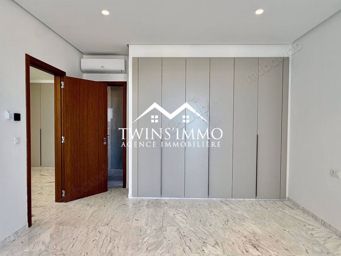 Triplex jumelé de prestige avec piscine & vue mer