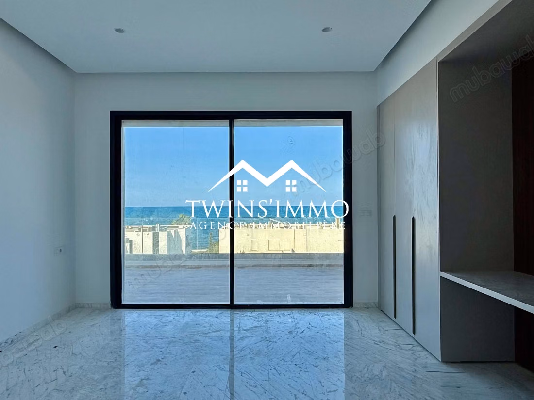 Triplex jumelé de prestige avec piscine & vue mer