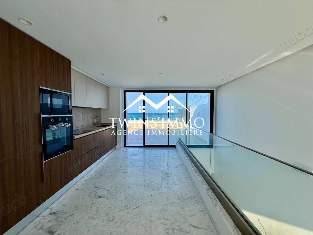 Triplex jumelé de prestige avec piscine & vue mer