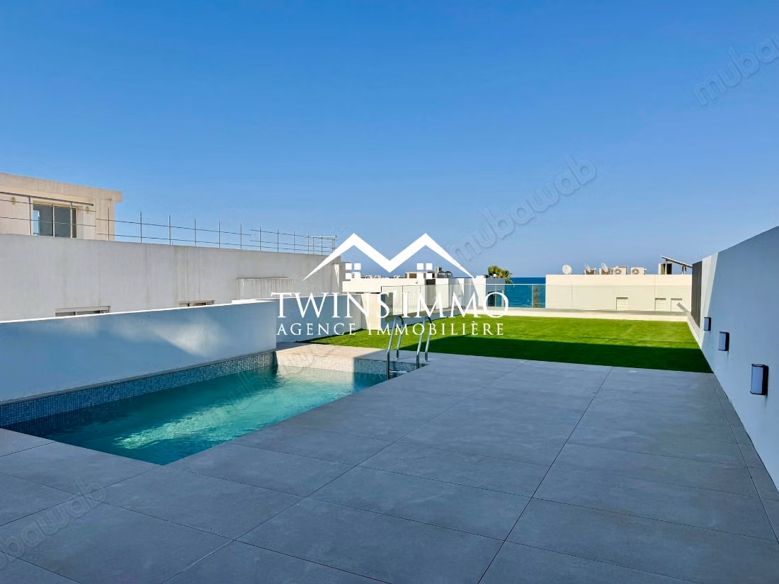 Triplex jumelé de prestige avec piscine & vue mer
