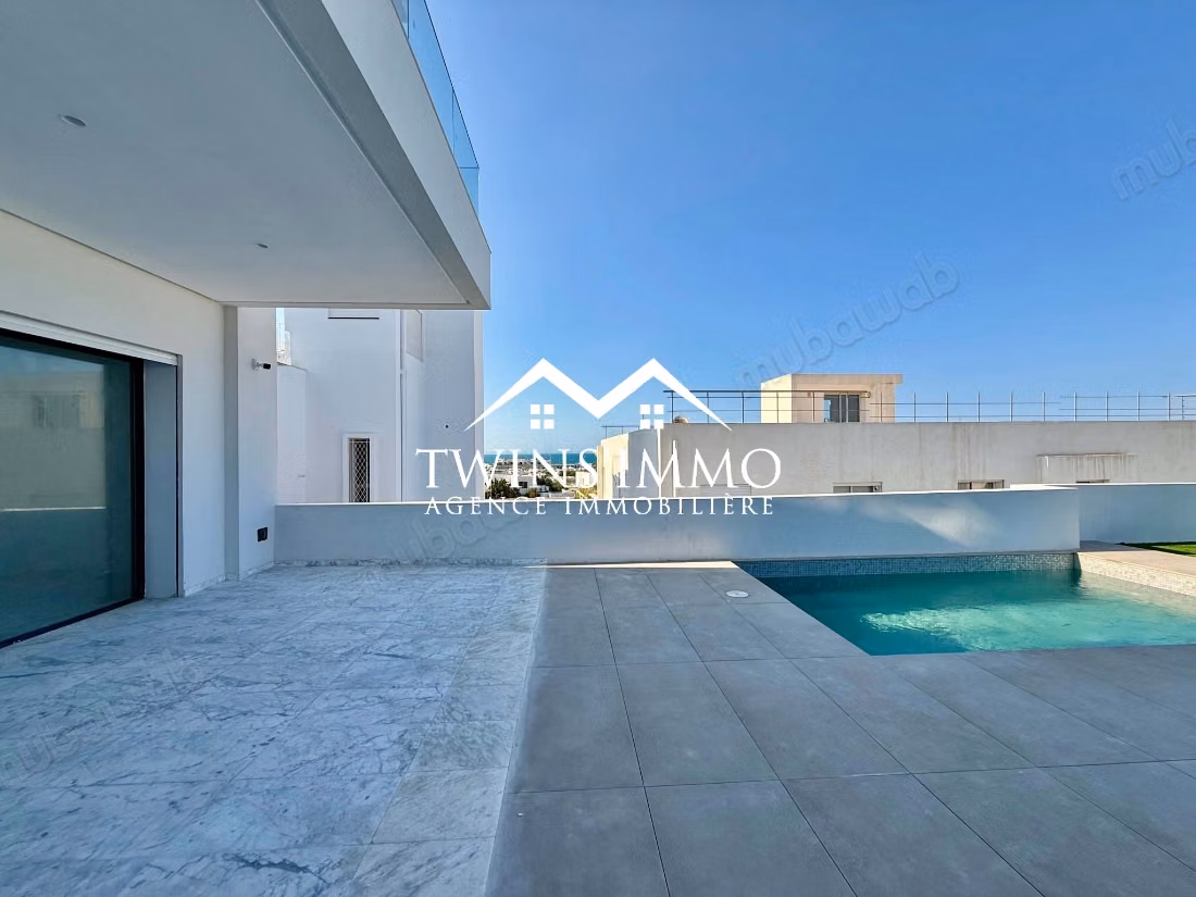 Triplex jumelé de prestige avec piscine & vue mer
