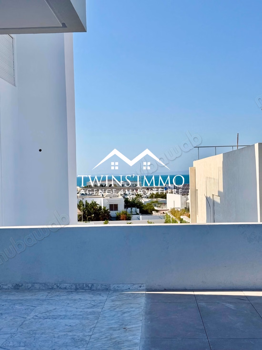 Triplex jumelé de prestige avec piscine & vue mer