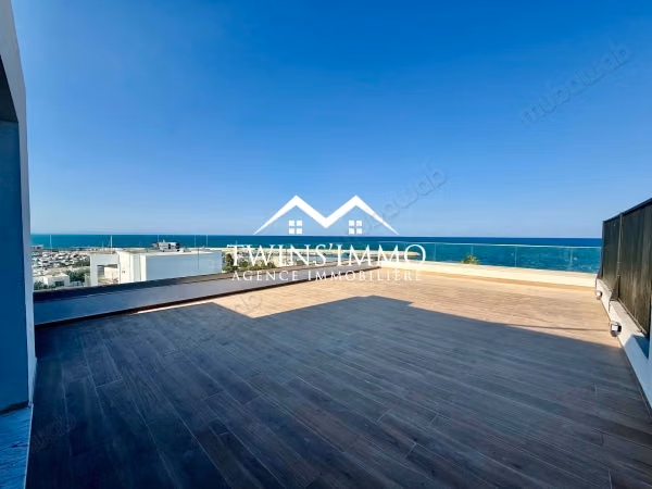 Triplex jumelé de prestige avec piscine & vue mer