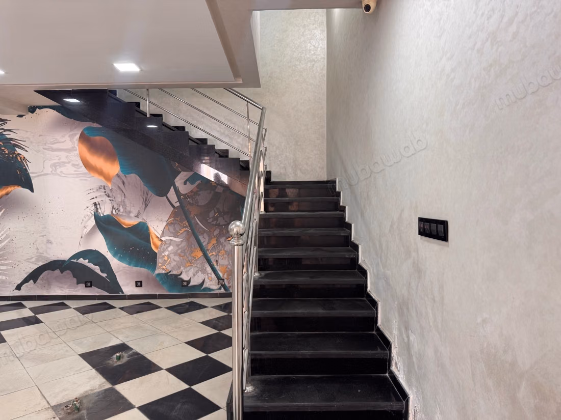 Local commercial à l'achat à Burger. Surface de 170 m². Porte blindée et résidence sécurisée