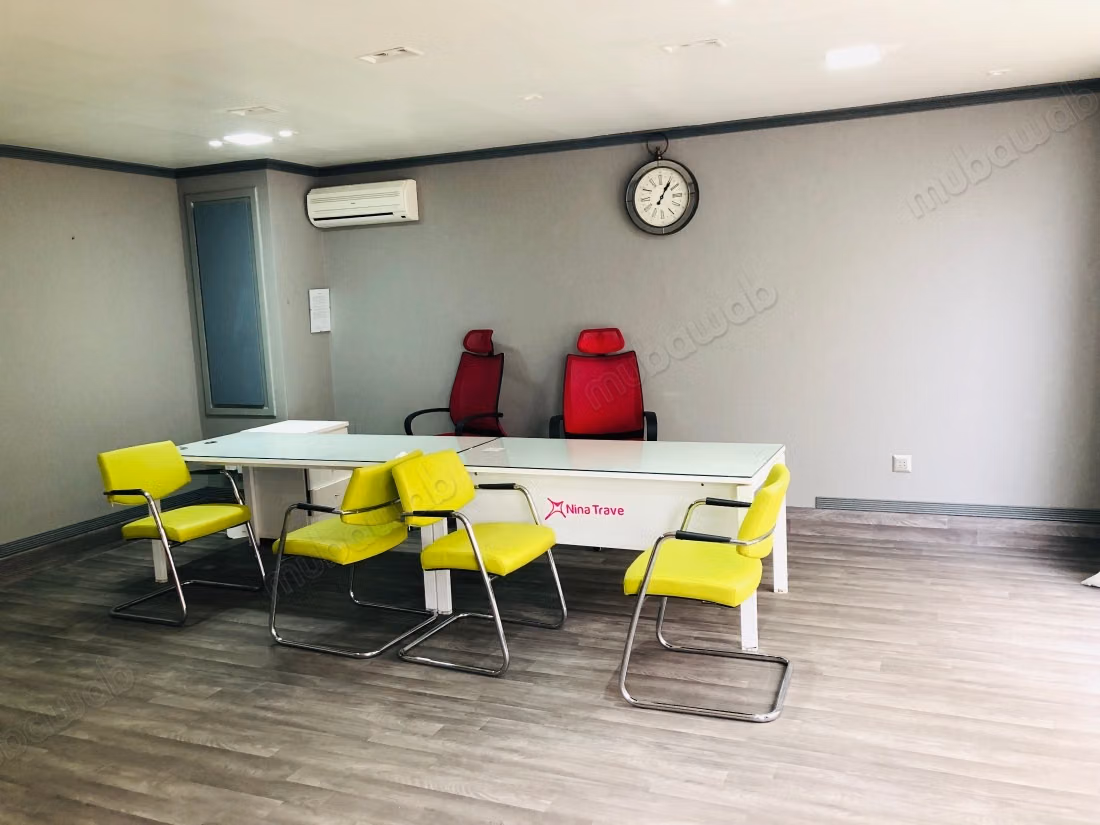 Rent this travel agency space of 42 m²
