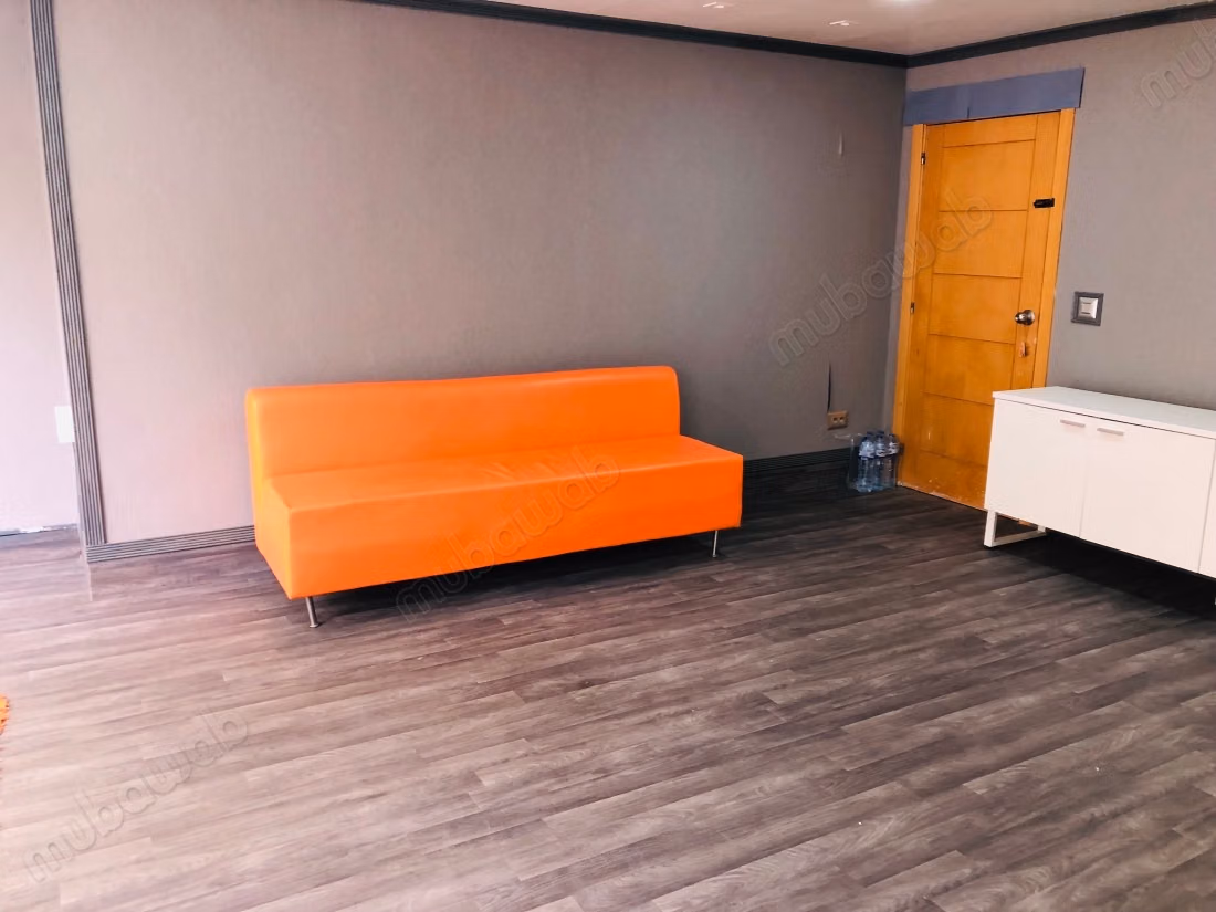 Rent this travel agency space of 42 m²