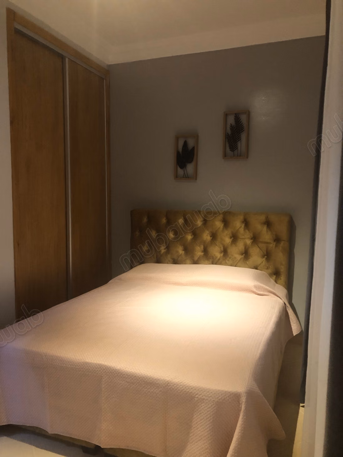 Mooie appartement te koop in Wadi Lau. 3 uitstekende kamers. Dubbelglasramen met uitzicht op zee