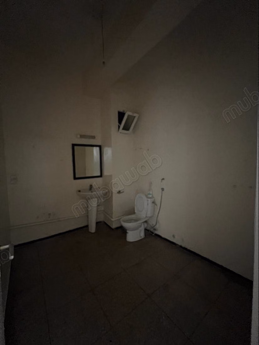Bureaux en location à Quartier Administratif. 
Surface de 100 m². 
Résidence sécurisée