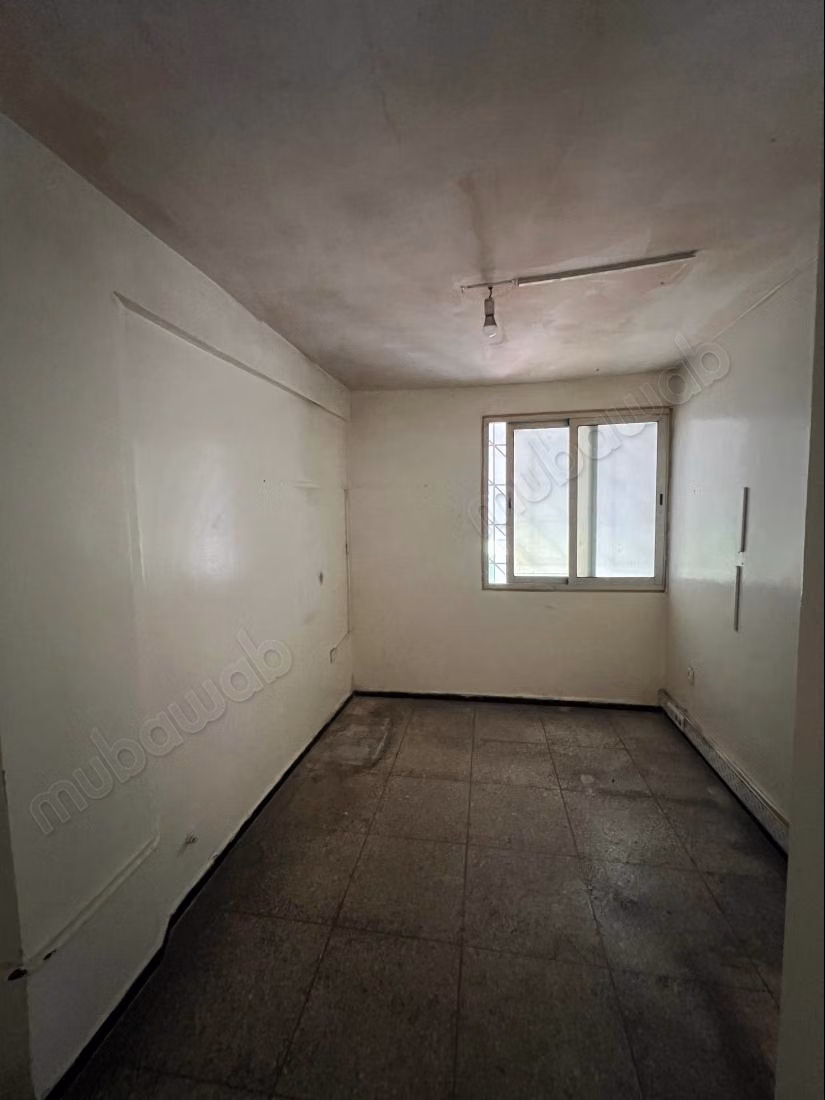 Bureaux en location à Quartier Administratif. 
Surface de 100 m². 
Résidence sécurisée