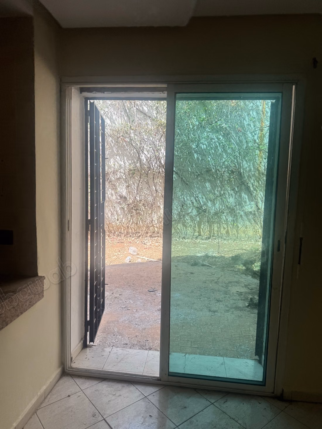 Magnifique villa à vendre à Sidi Maarouf. 4 chambres agréables. Jardin et terrasse