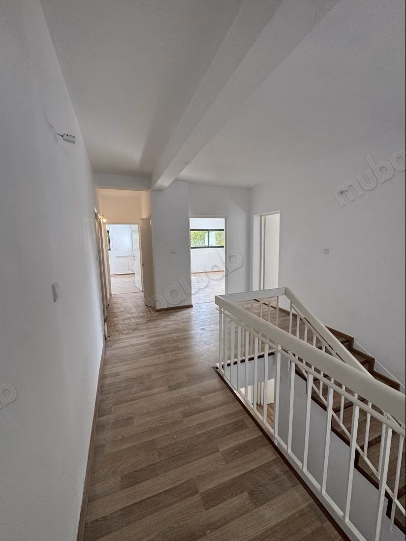 Maison de luxe à louer à Souissi. 4 belles chambres. Porte blindée, sécurité
