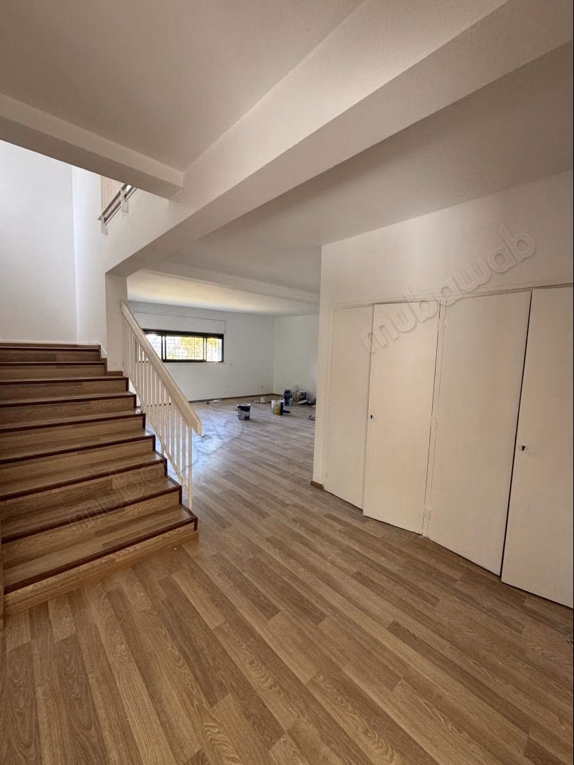Maison de luxe à louer à Souissi. 4 belles chambres. Porte blindée, sécurité