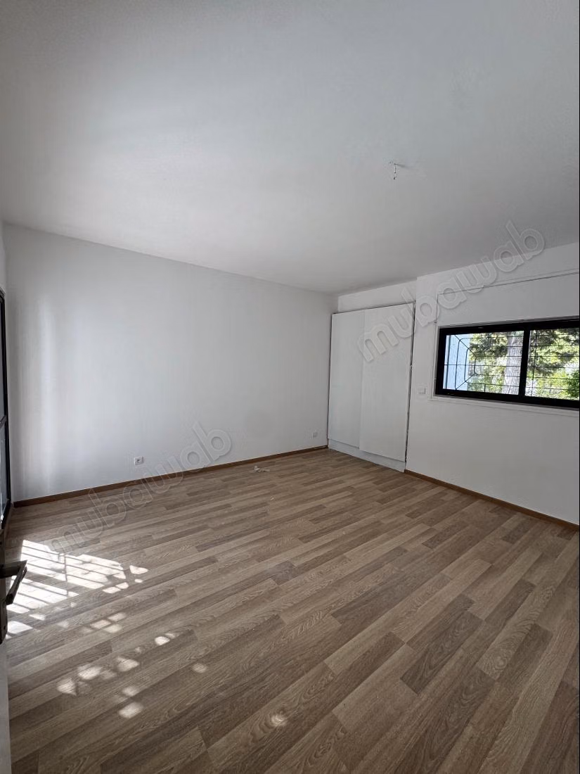 Maison de luxe à louer à Souissi. 4 belles chambres. Porte blindée, sécurité